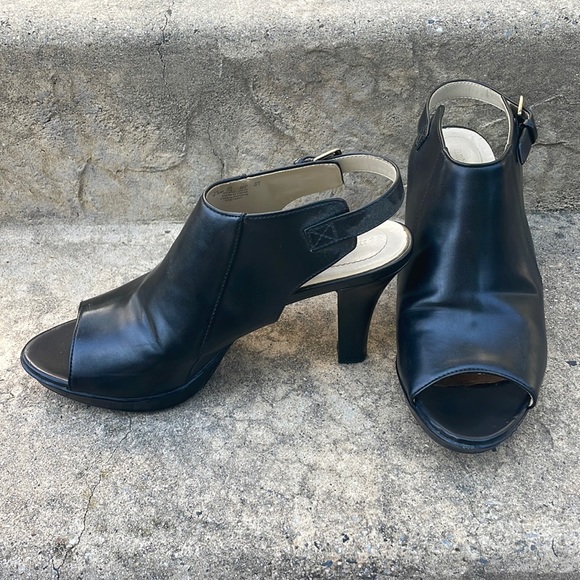naturalizer dawn leather platform shootie